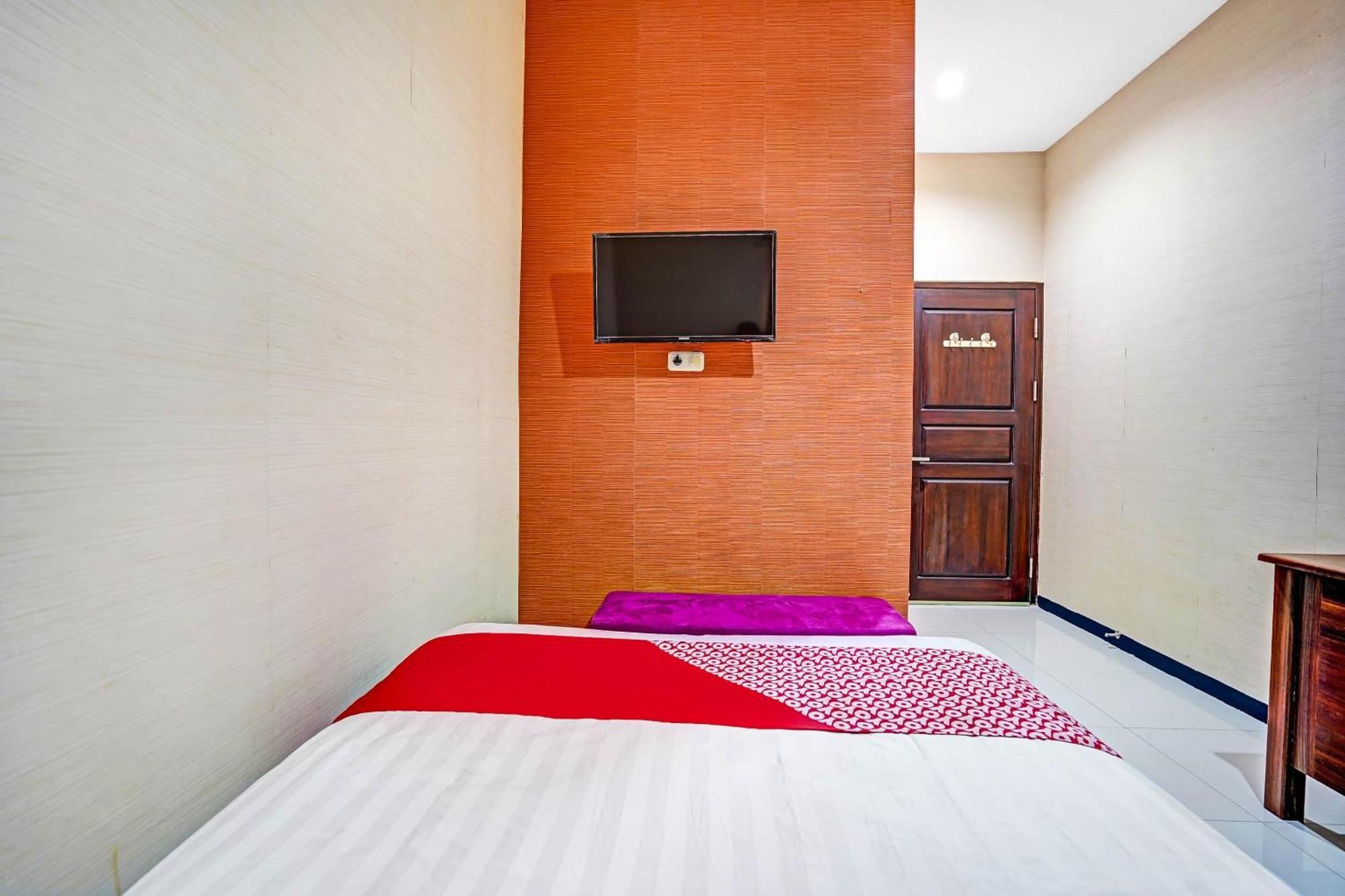 Oyo 90889 Dkb Residence Surabaya Luaran gambar