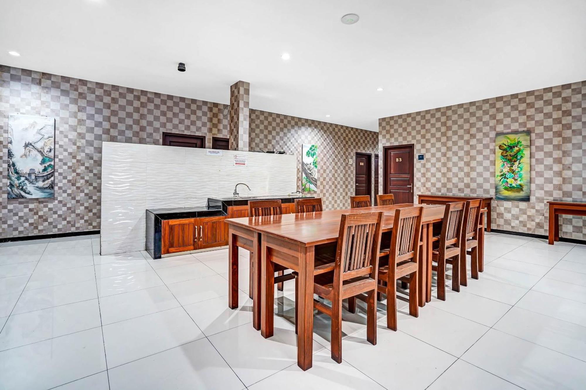 Oyo 90889 Dkb Residence Surabaya Luaran gambar