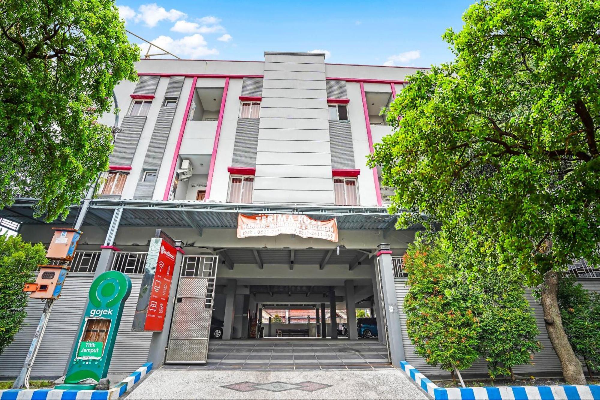 Oyo 90889 Dkb Residence Surabaya Luaran gambar