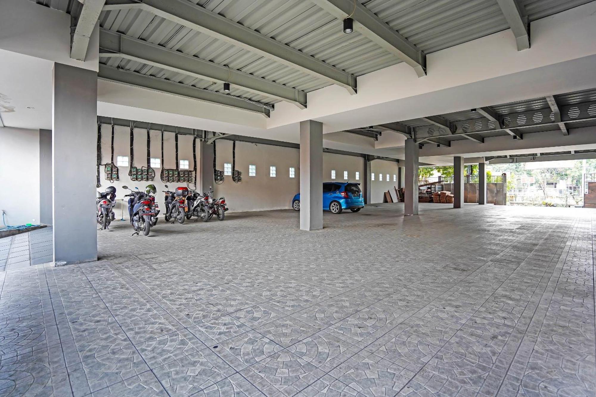 Oyo 90889 Dkb Residence Surabaya Luaran gambar