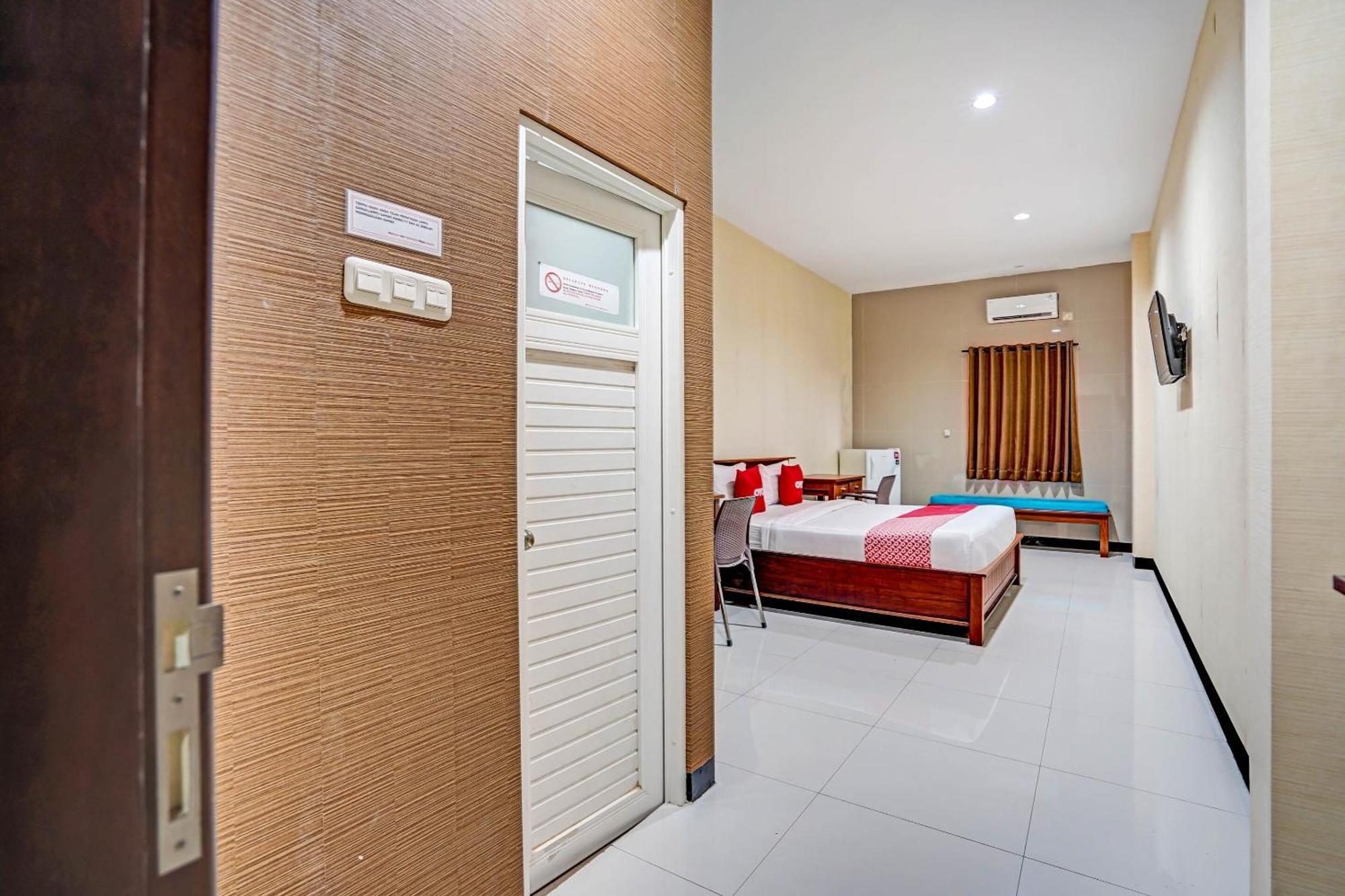 Oyo 90889 Dkb Residence Surabaya Luaran gambar