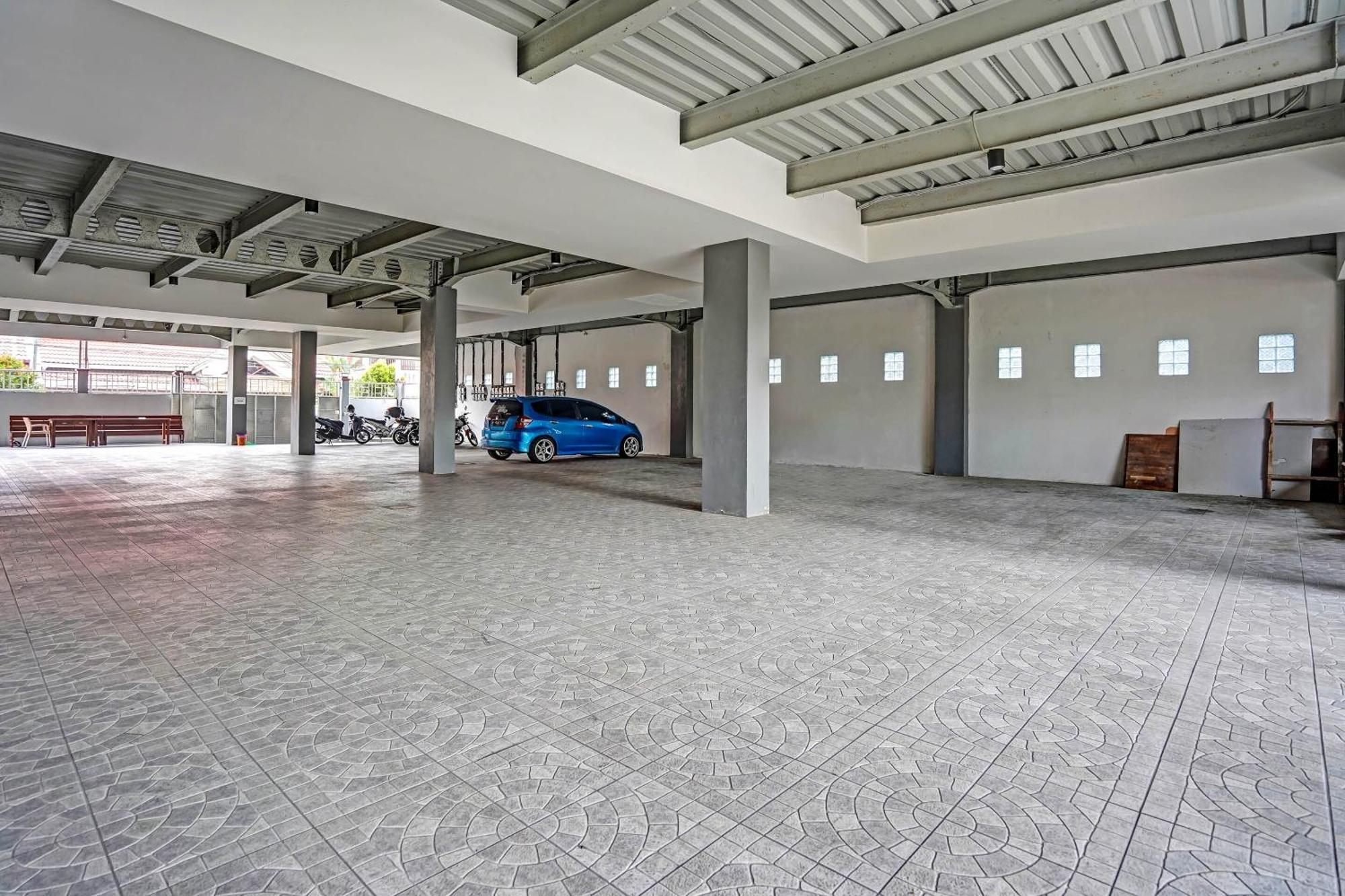 Oyo 90889 Dkb Residence Surabaya Luaran gambar