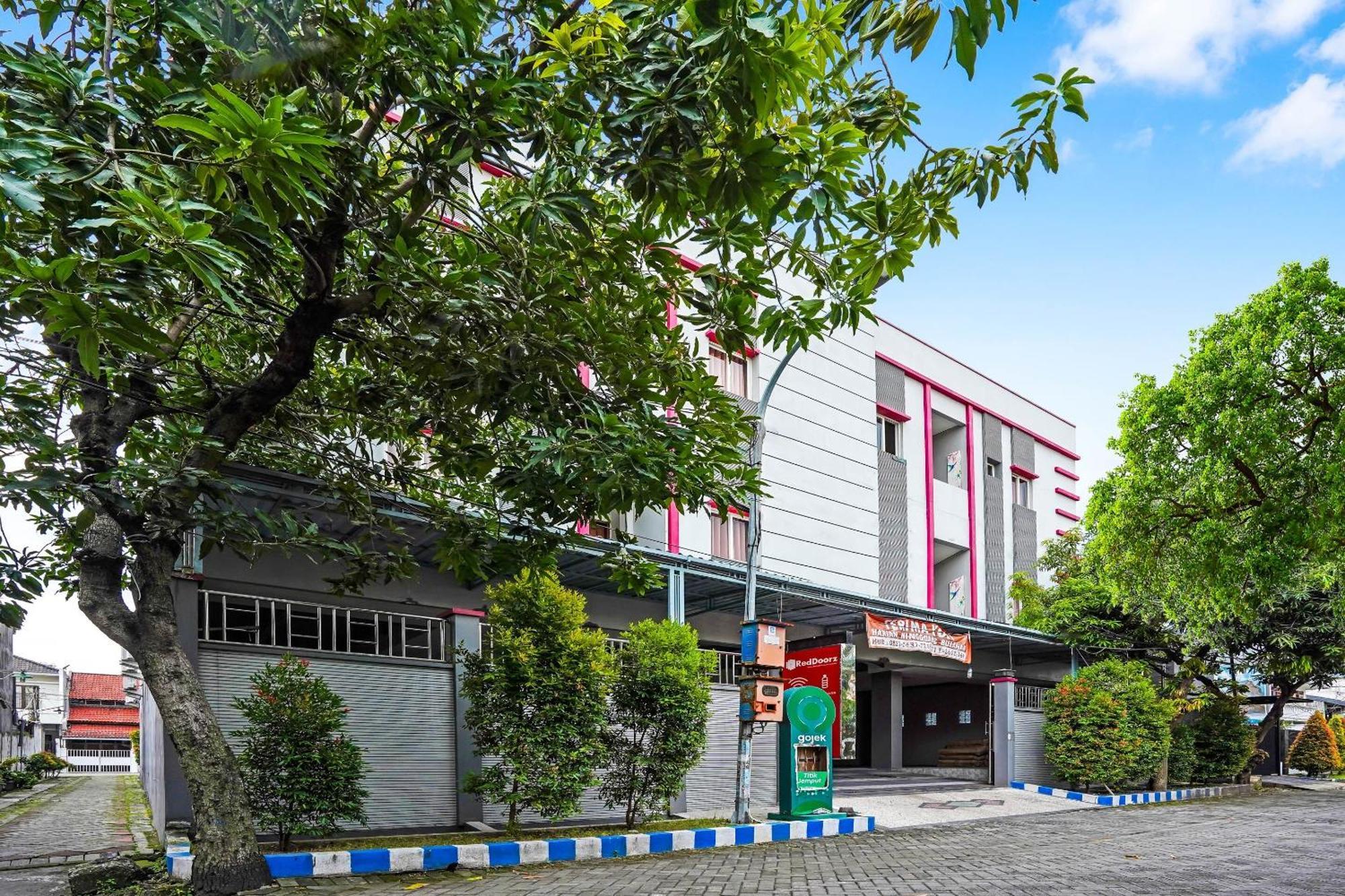 Oyo 90889 Dkb Residence Surabaya Luaran gambar