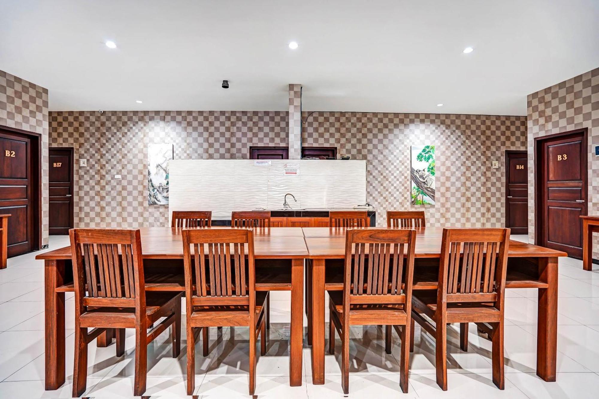 Oyo 90889 Dkb Residence Surabaya Luaran gambar