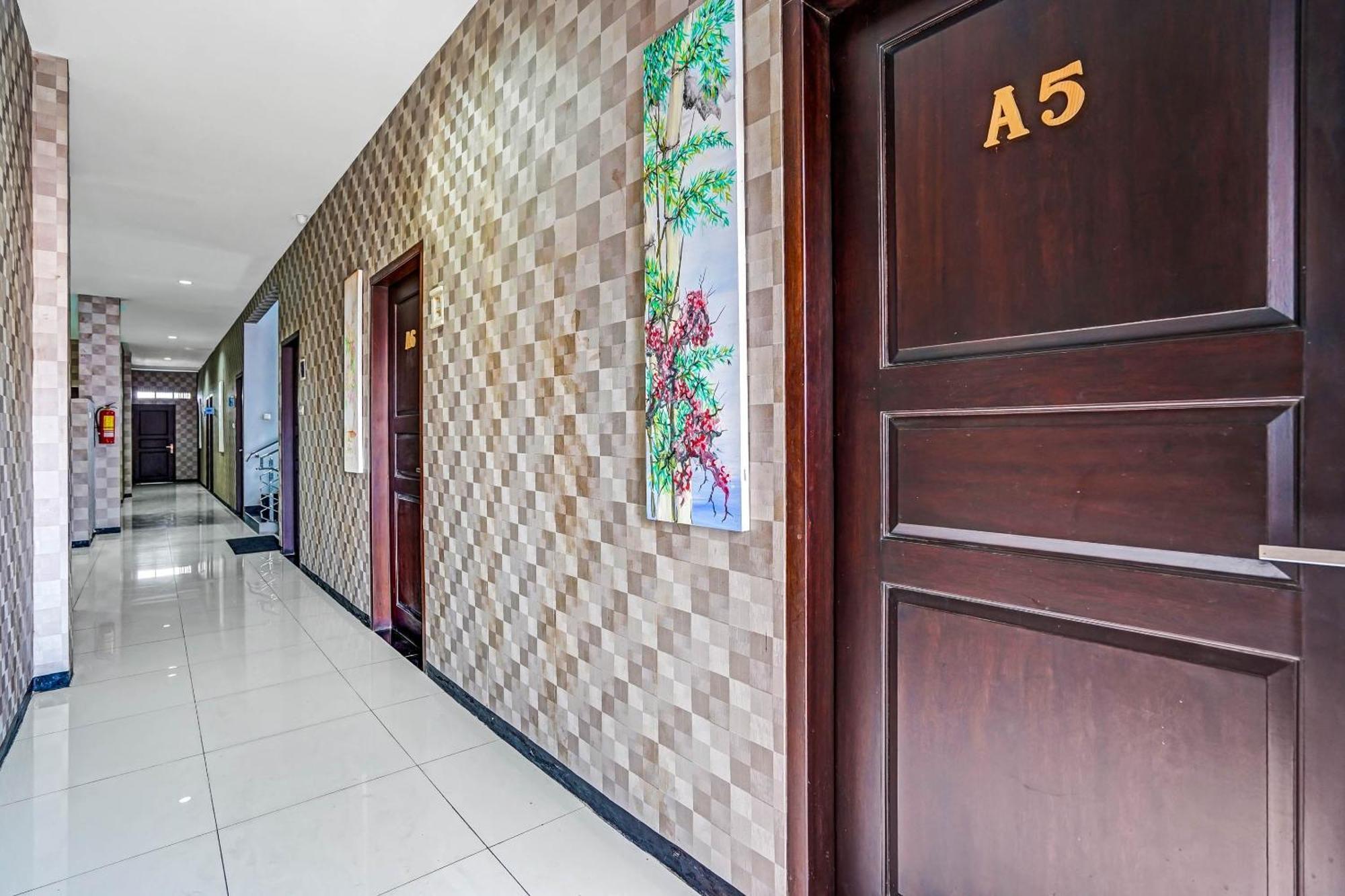 Oyo 90889 Dkb Residence Surabaya Luaran gambar